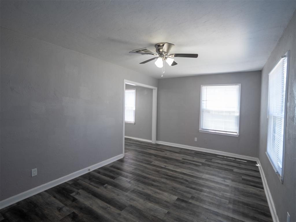 220 W Jacobs Drive Property Photo 6