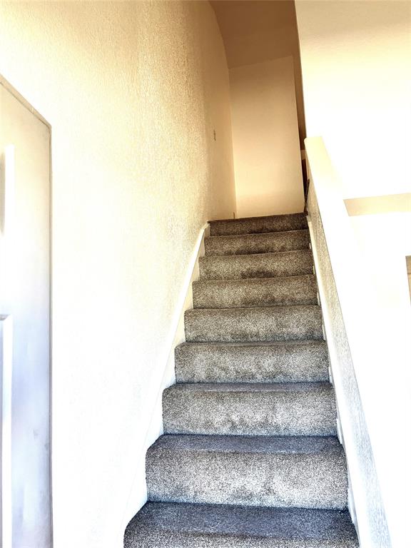 1901 E Lindsey Street 18b Property Photo 4
