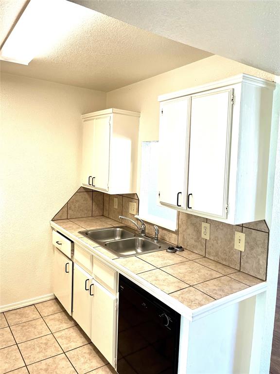 1901 E Lindsey Street 18b Property Photo 5