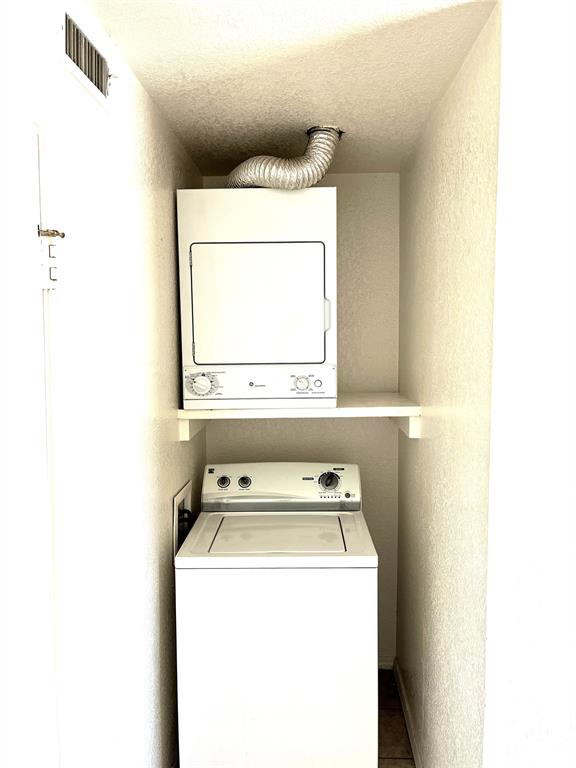 1901 E Lindsey Street 18b Property Photo 8