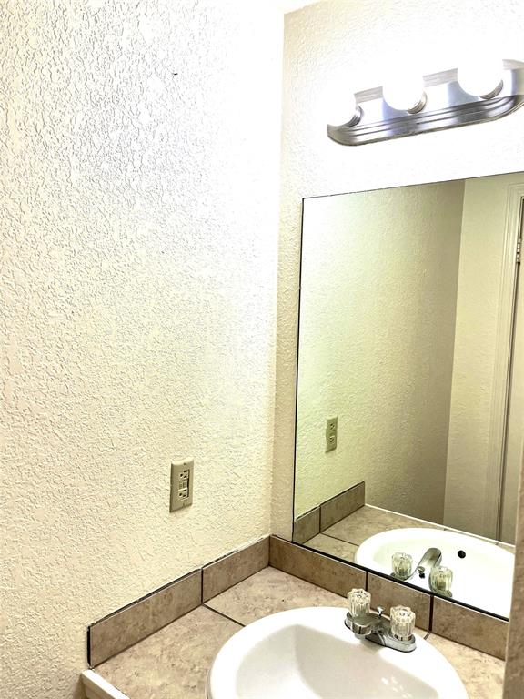 1901 E Lindsey Street 18b Property Photo 10