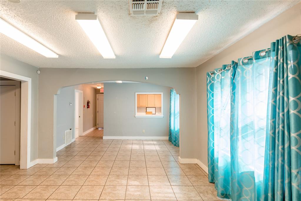 1711 W Broadway Avenue Property Photo 9