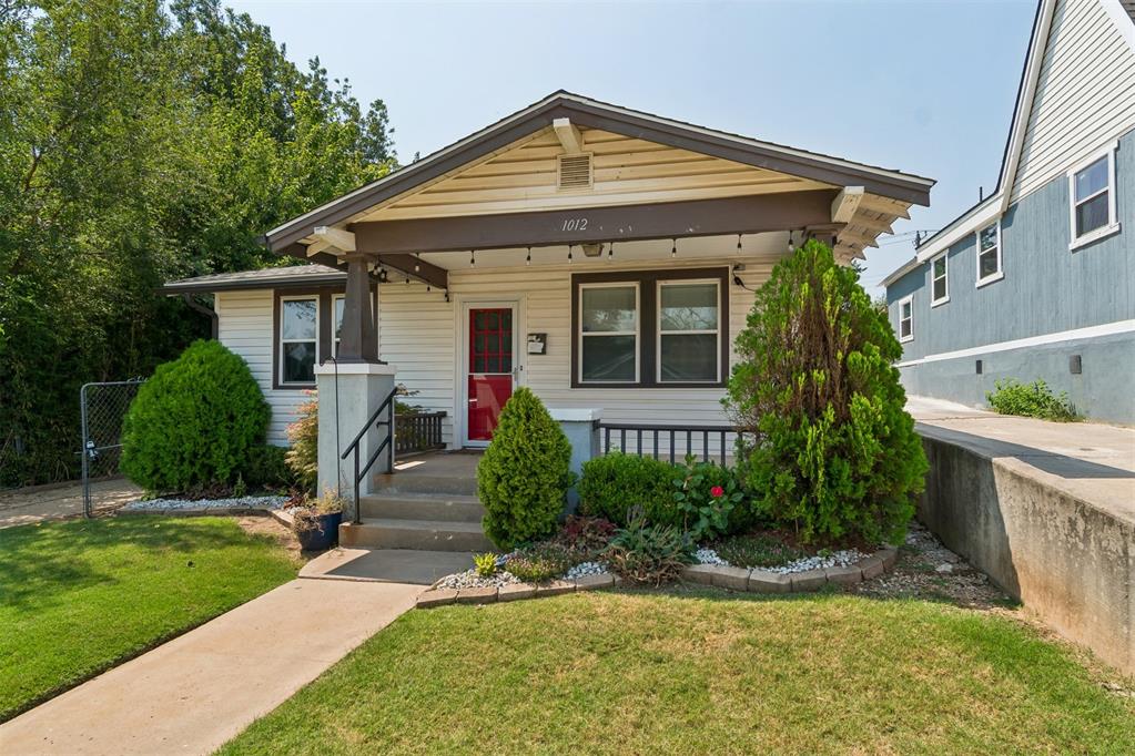 1012 W Hill Street Property Photo 3