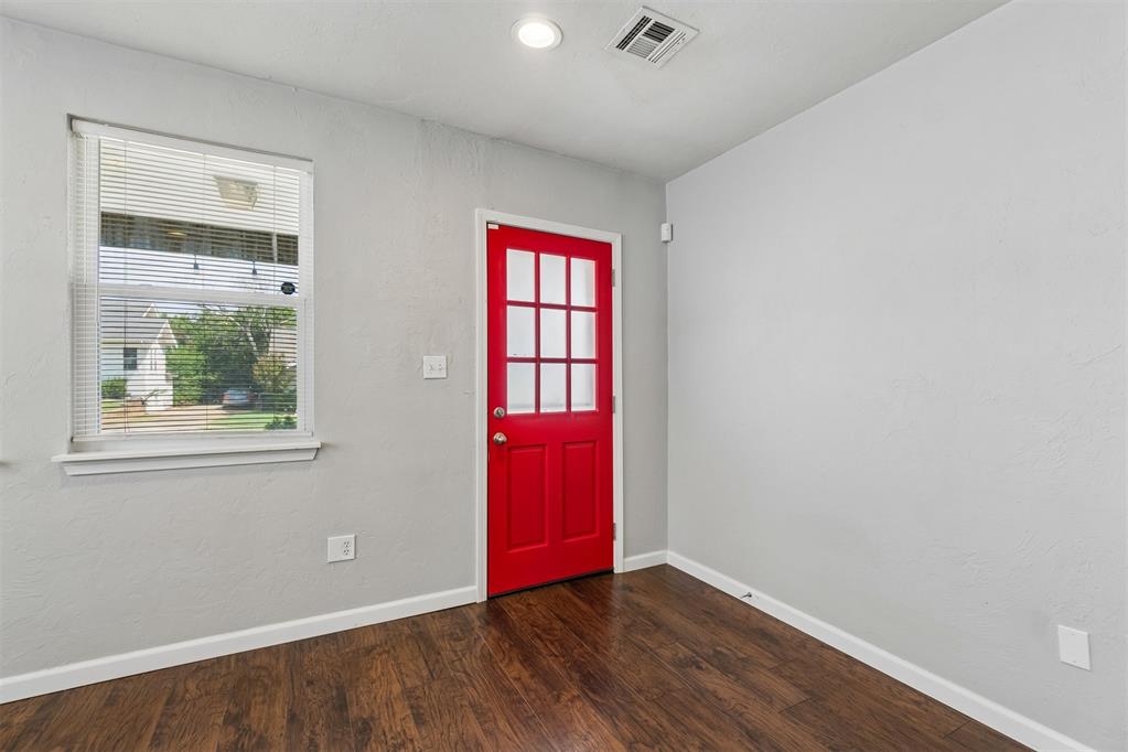 1012 W Hill Street Property Photo 7