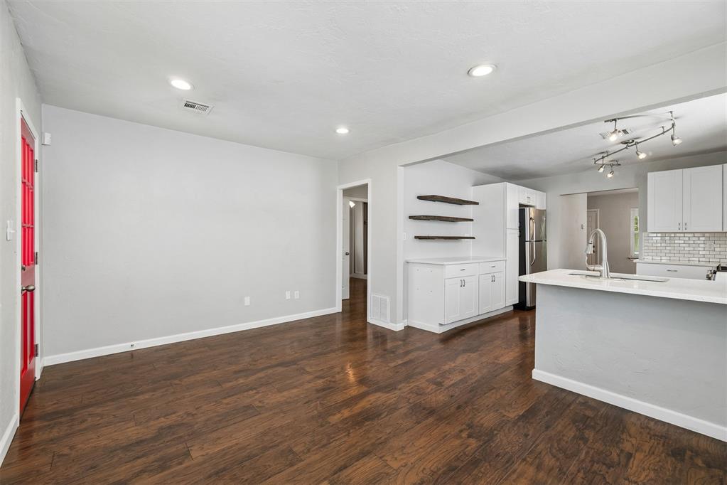 1012 W Hill Street Property Photo 9