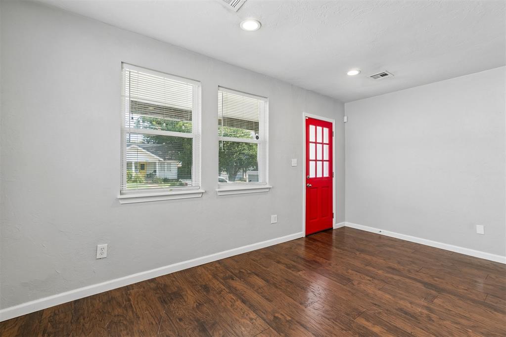 1012 W Hill Street Property Photo 10