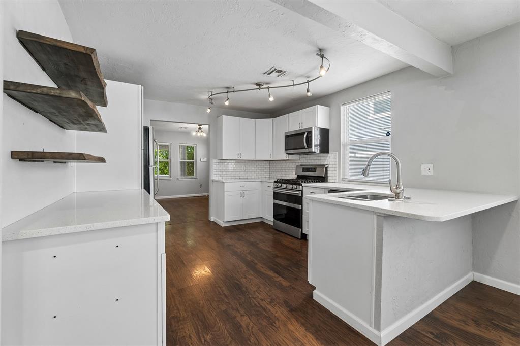 1012 W Hill Street Property Photo 15