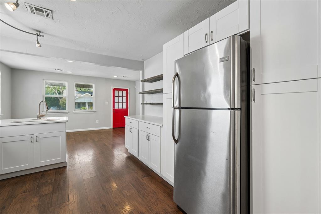 1012 W Hill Street Property Photo 17