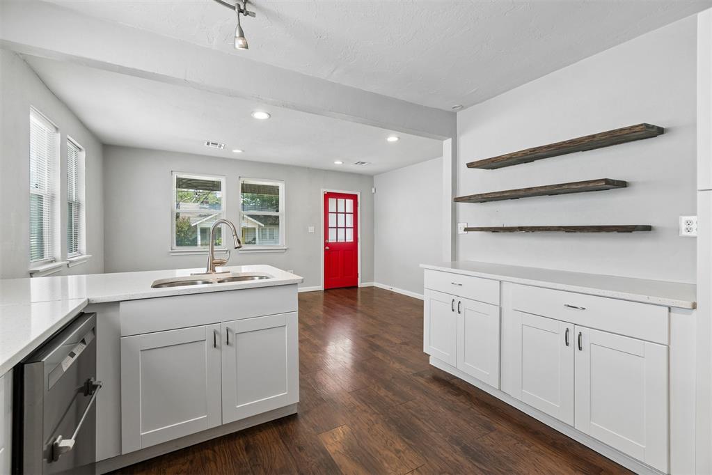1012 W Hill Street Property Photo 18