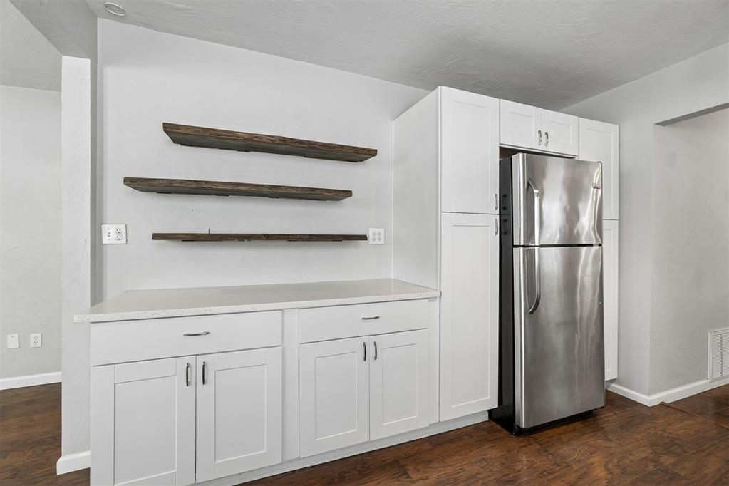 1012 W Hill Street Property Photo 19