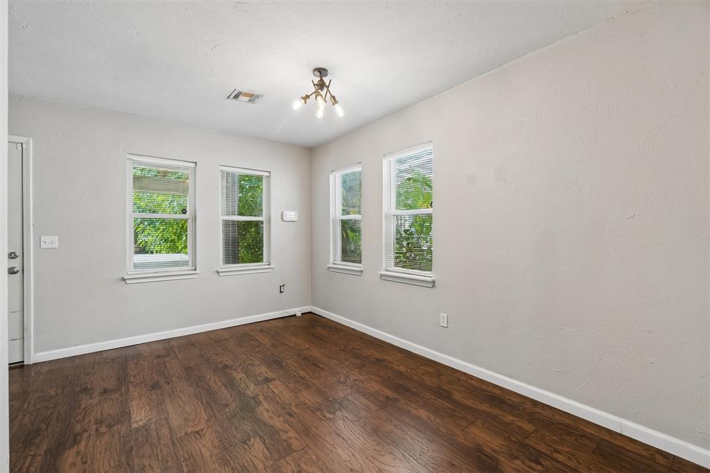 1012 W Hill Street Property Photo 21