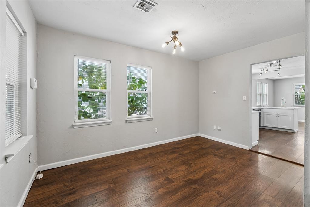 1012 W Hill Street Property Photo 23