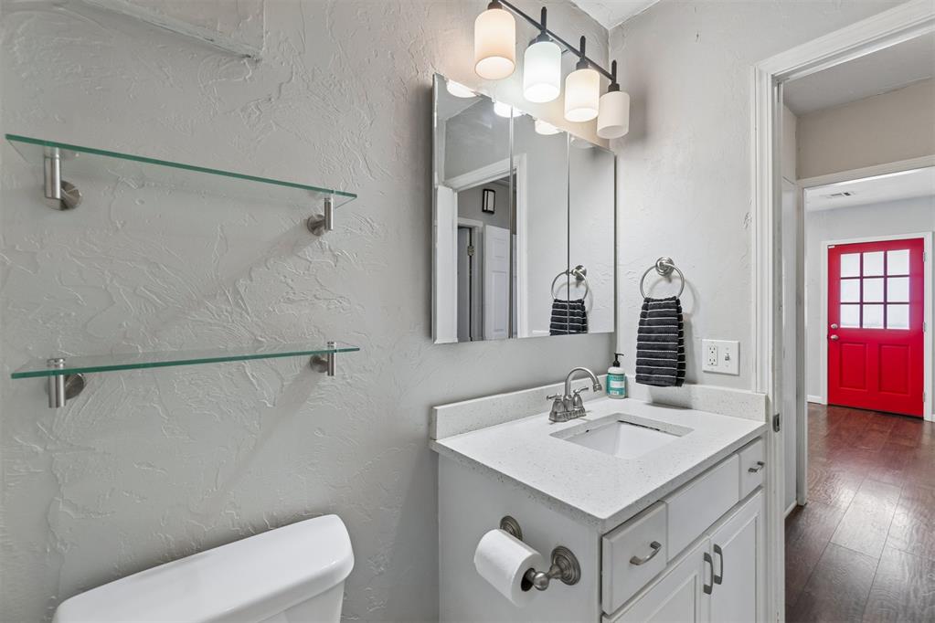1012 W Hill Street Property Photo 27