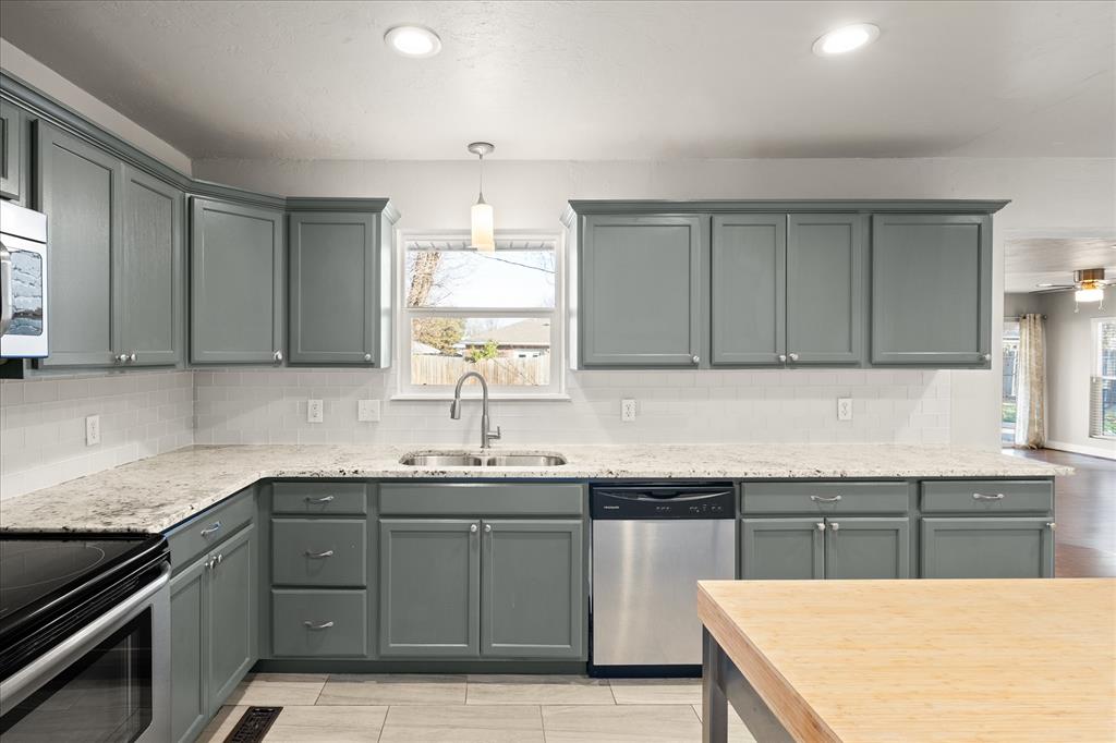 1501 Carlton Way Property Photo 3