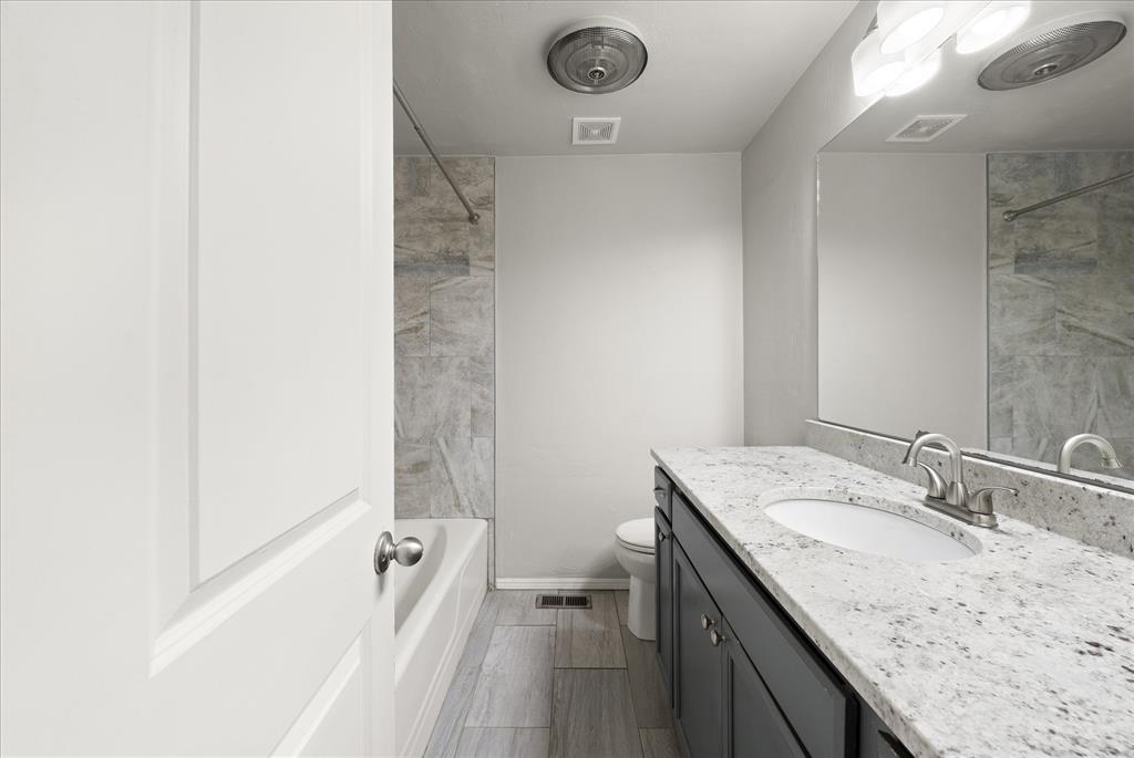 1501 Carlton Way Property Photo 6