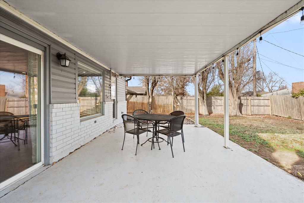 1501 Carlton Way Property Photo 10