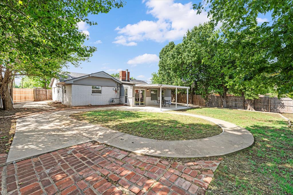1501 Carlton Way Property Photo 12