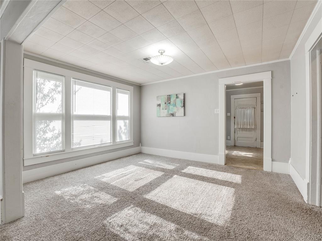 717 E Logan Avenue Property Photo 7