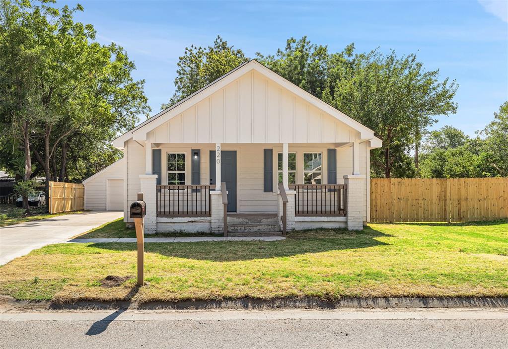 220 N M Avenue Property Photo 1