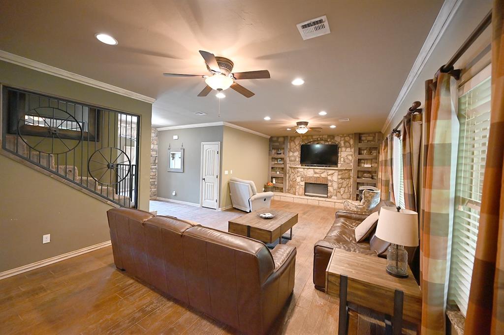 5701 N Hunters Ridge Property Photo 3