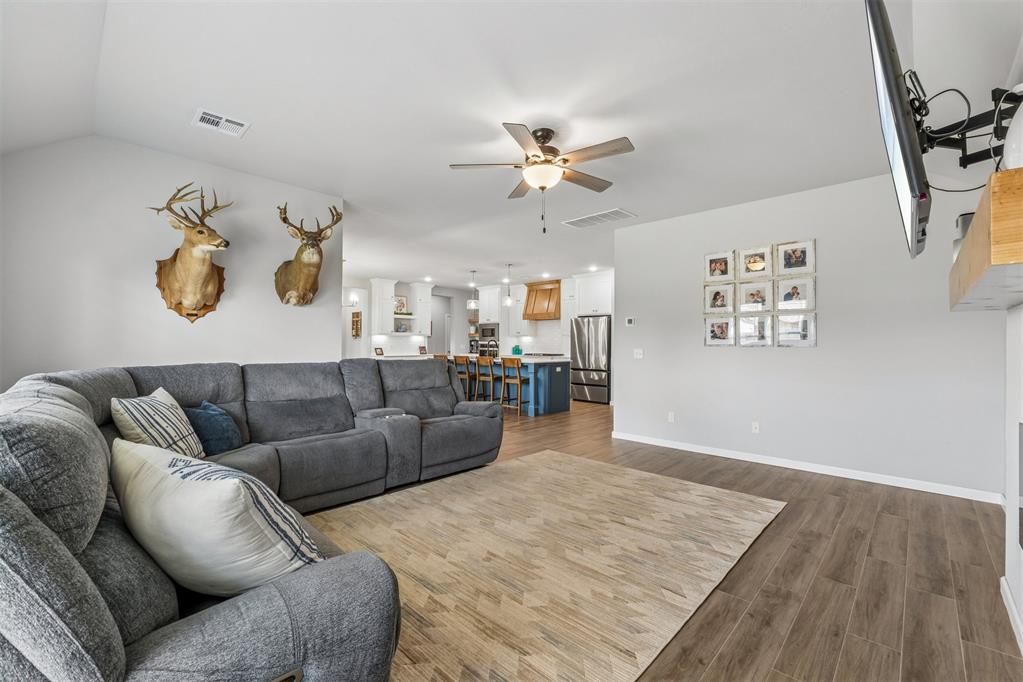 512 Cantebury Drive Property Photo 8