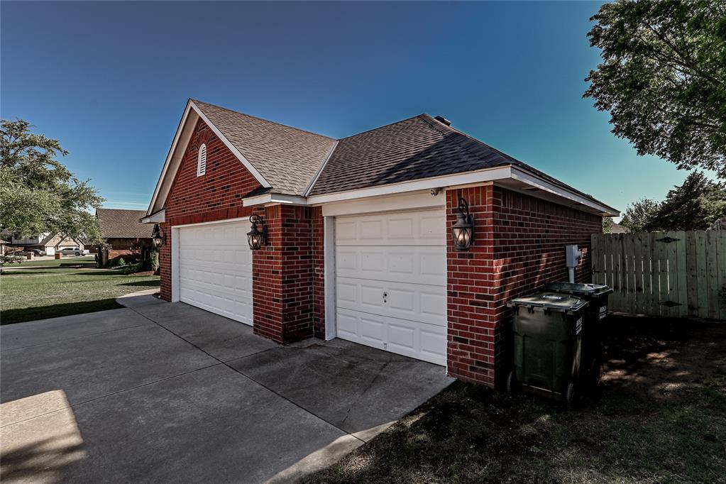 21574 Lake Shadows Drive Property Photo 4