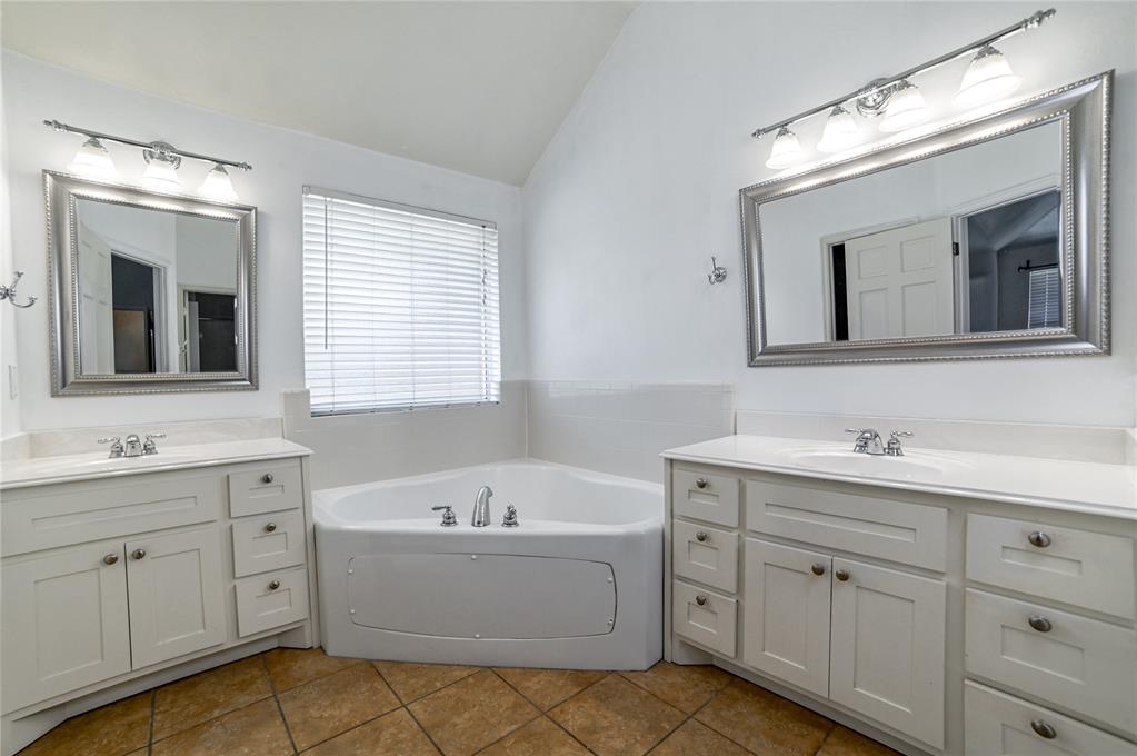 21574 Lake Shadows Drive Property Photo 35