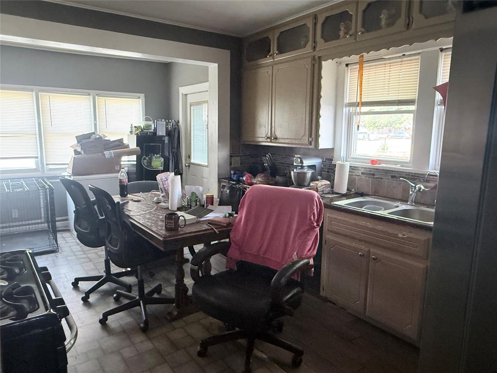 1242738 Property Photo 3