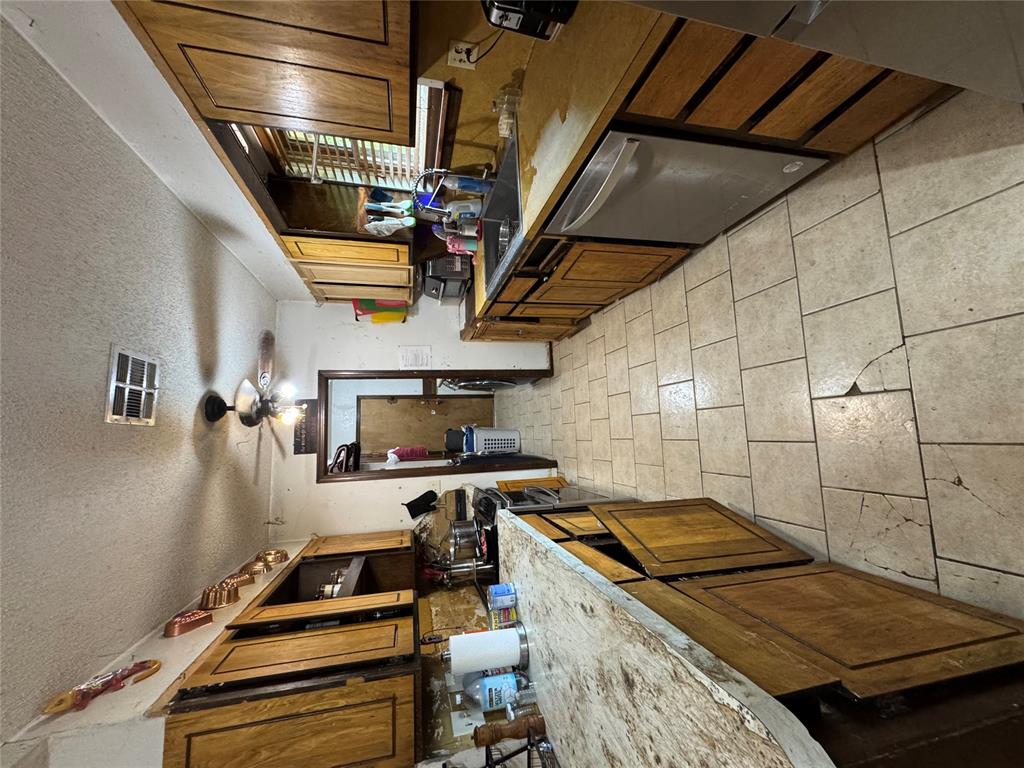 1911 Van Buren Avenue Property Photo 8