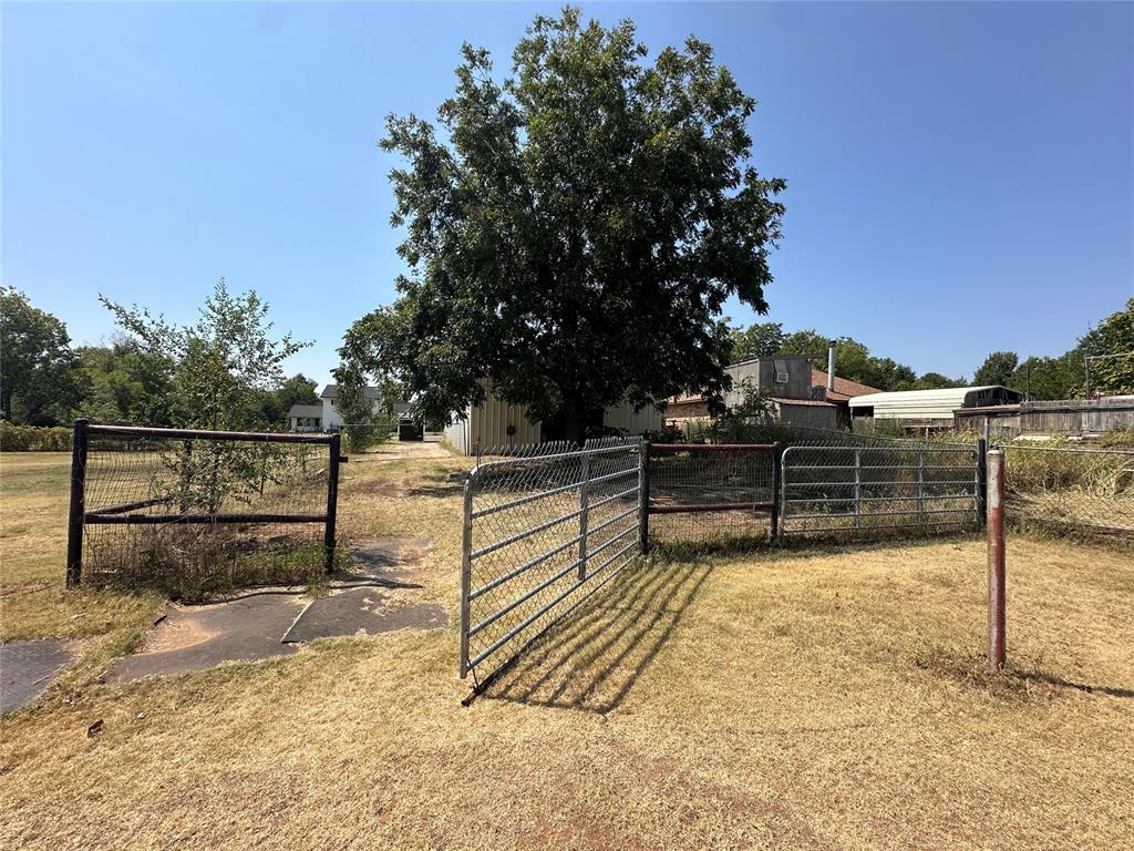 1911 Van Buren Avenue Property Photo 21