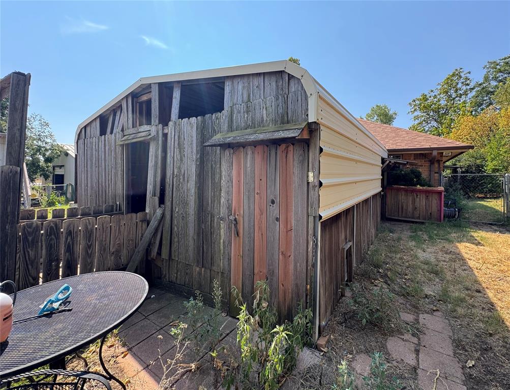 1911 Van Buren Avenue Property Photo 22