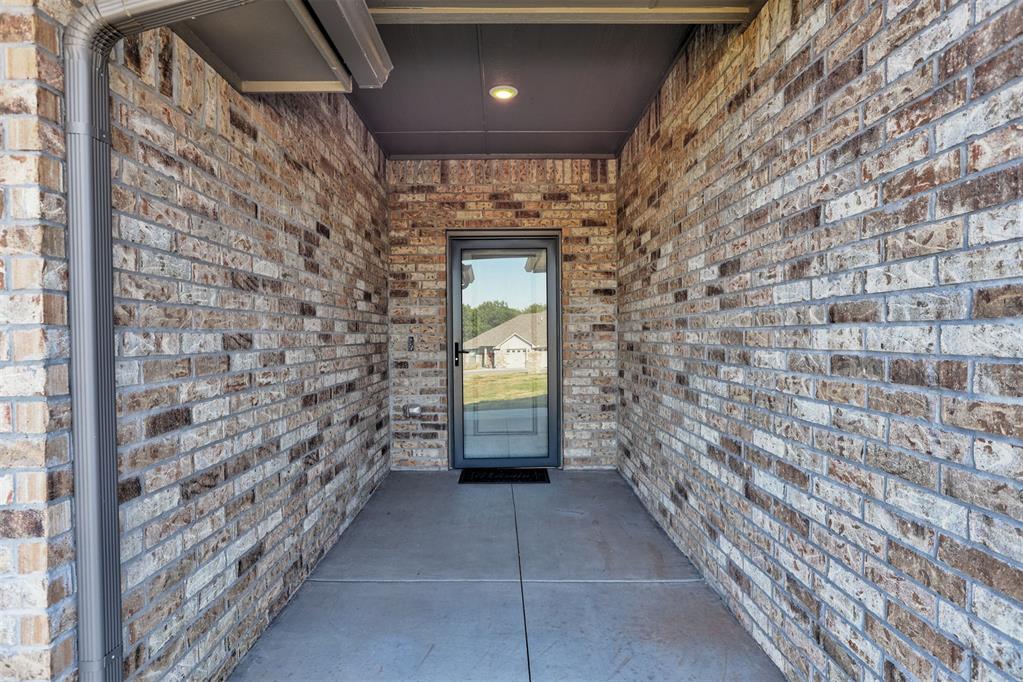 9714 Country Side Lane Property Photo 3