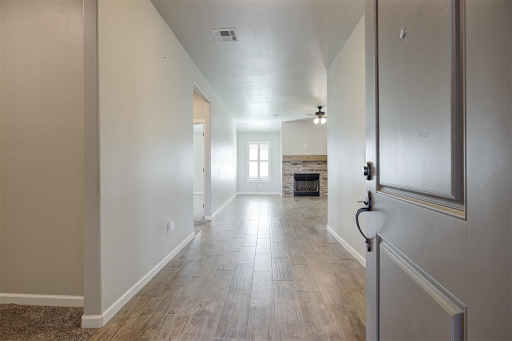 9714 Country Side Lane Property Photo 4