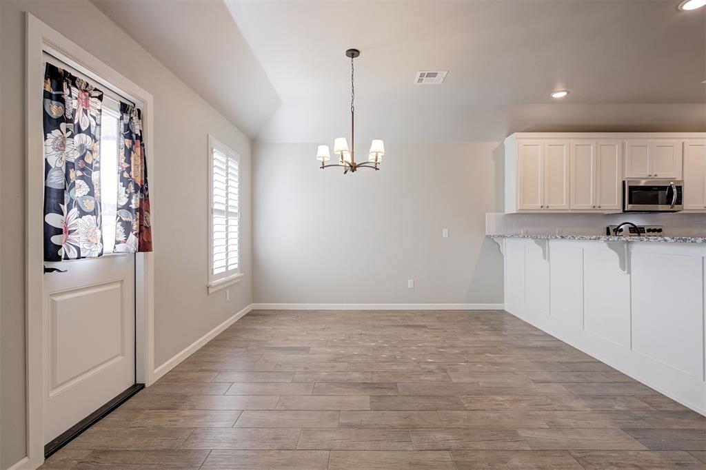 9714 Country Side Lane Property Photo 8