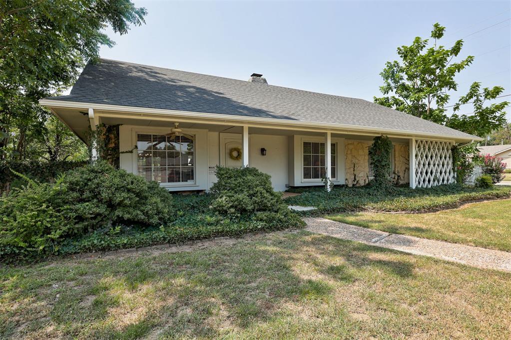 1744 Westbrooke Terrace Property Photo 2