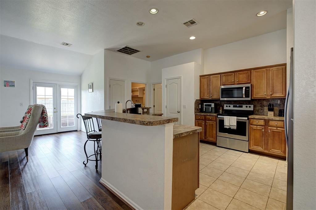 612 Cavecreek Street Property Photo 7