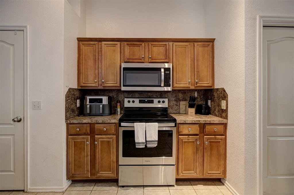 612 Cavecreek Street Property Photo 11
