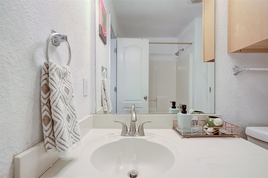 612 Cavecreek Street Property Photo 28