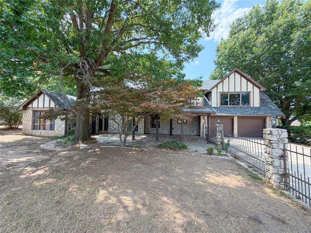 2317 Robinwood Circle Property Photo 7