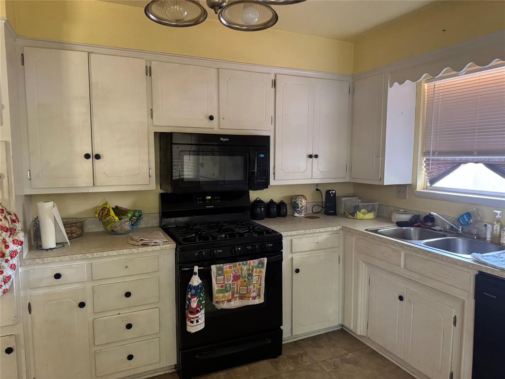 2113 S Boulevard Boulevard Property Photo 3