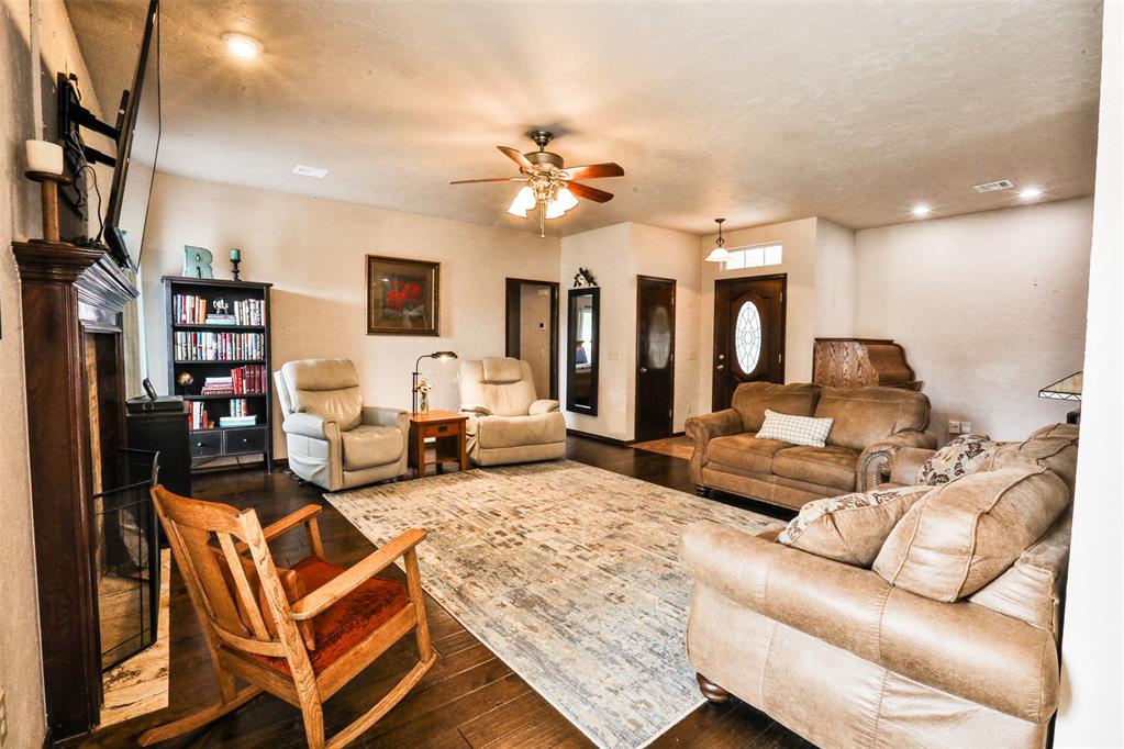 13012 Maple Leaf Drive Property Photo 4