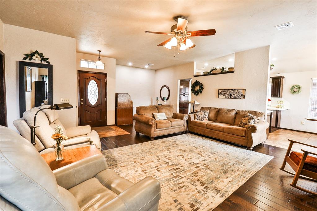 13012 Maple Leaf Drive Property Photo 5