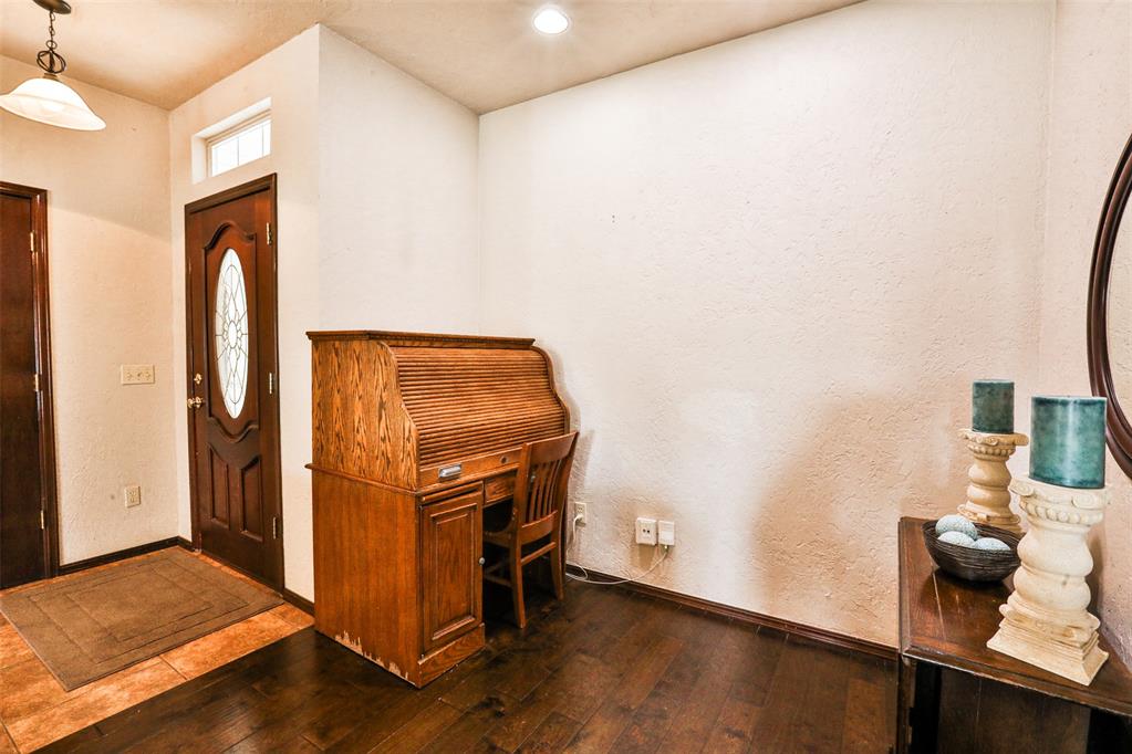 13012 Maple Leaf Drive Property Photo 6