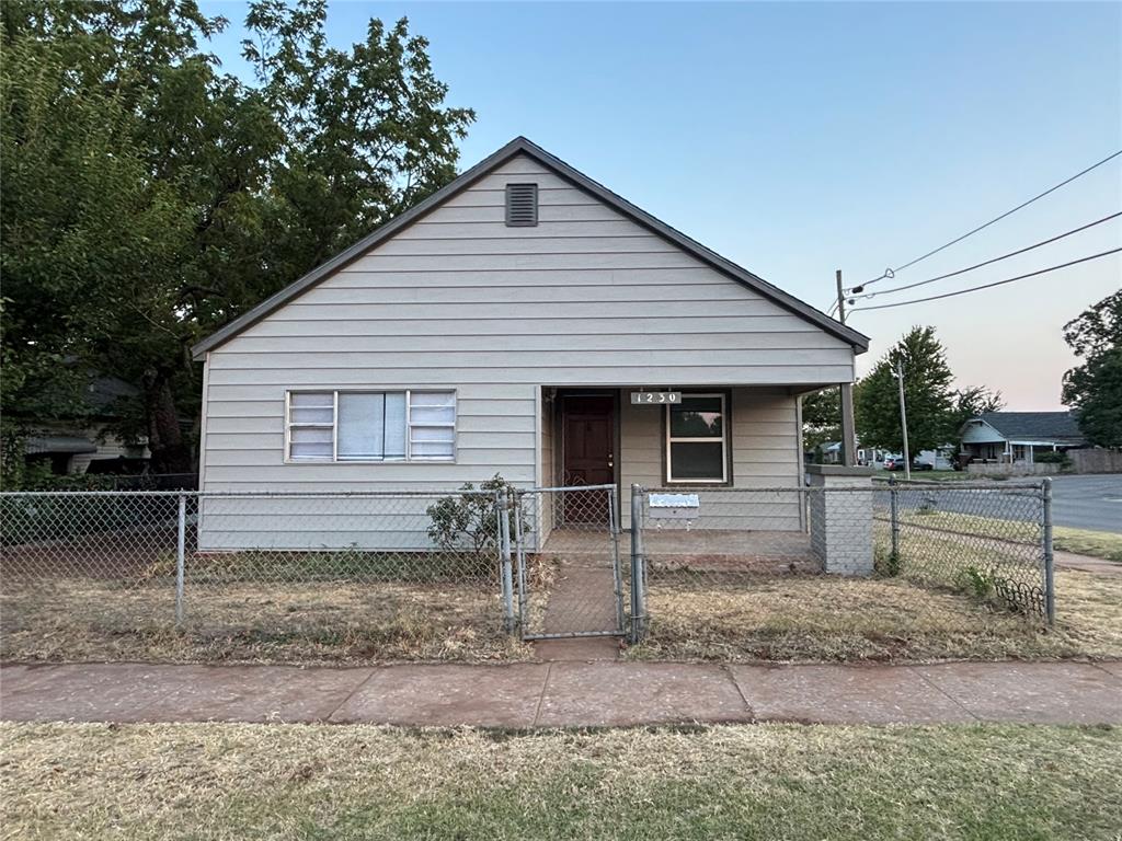 1230 W Modelle Avenue Property Photo 1