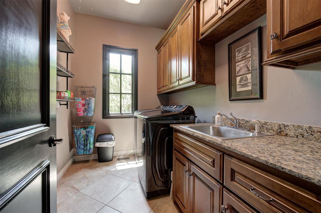 1301 Autumn Creek Drive Property Photo 16