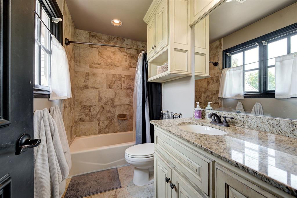 1301 Autumn Creek Drive Property Photo 24