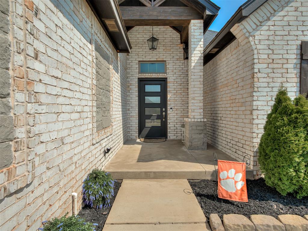 1825 W Blake Court Way Property Photo 4