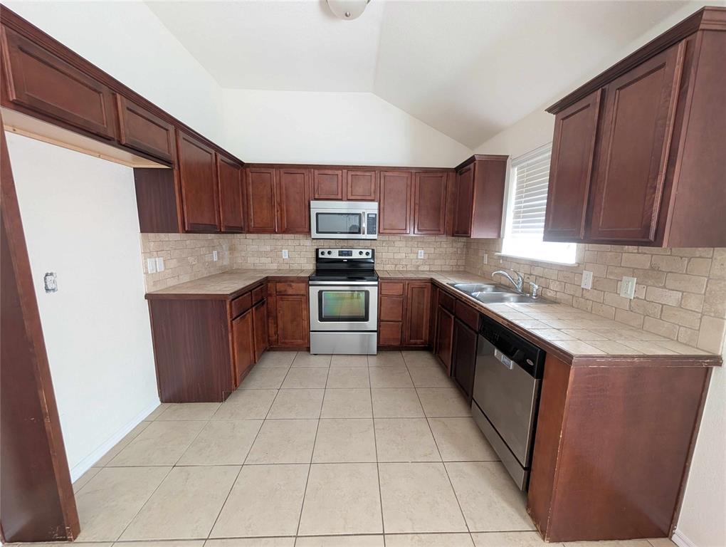 2244 Nw 199th Street Property Photo 6