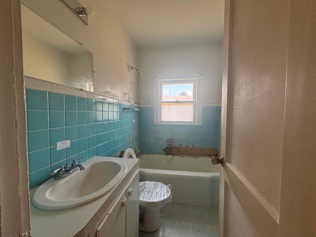 417 W First Street Property Photo 18