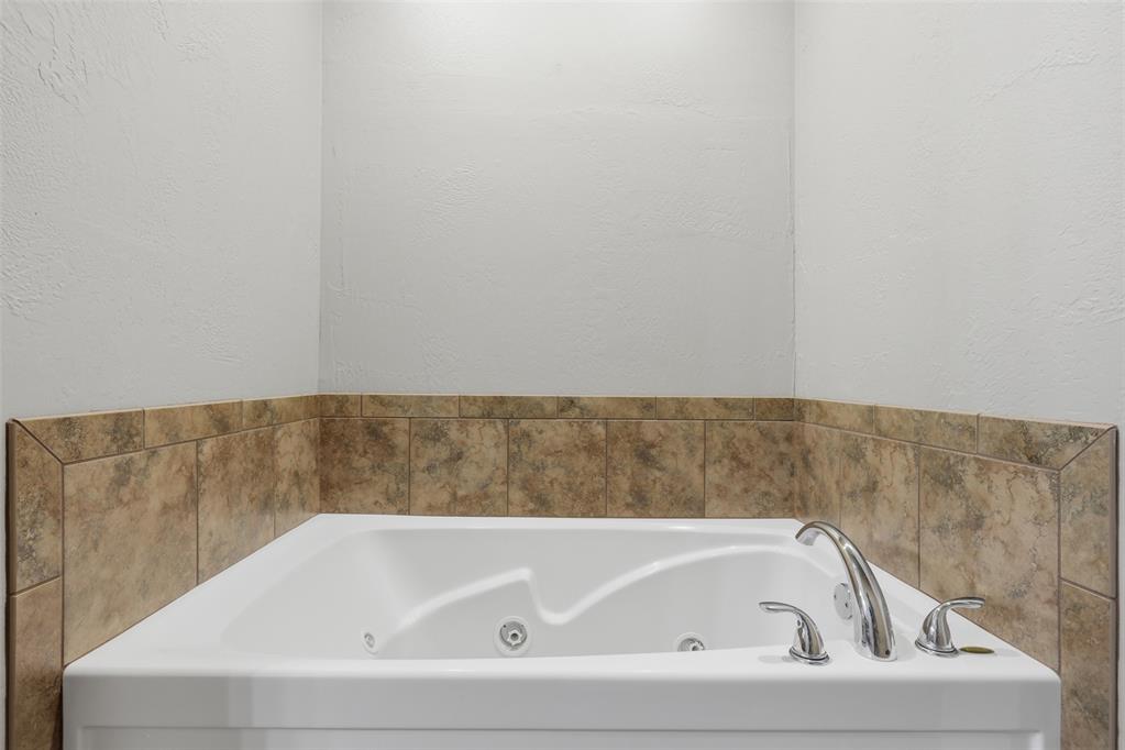 5700 Nw 118th Street Property Photo 24